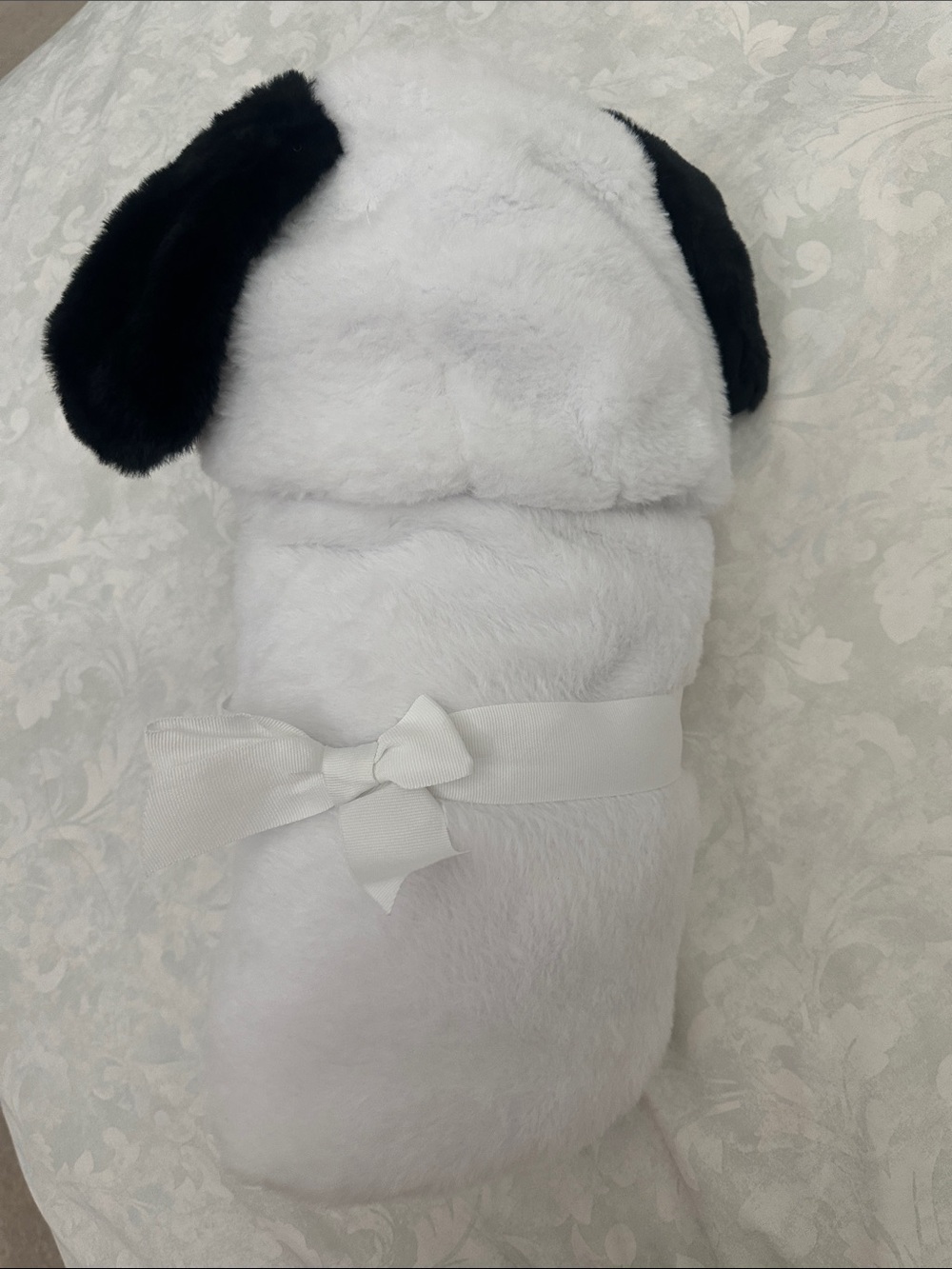 Peanuts Snoopy Plush Pet Hooded Blanket - White & Black - Picture 2 of 5